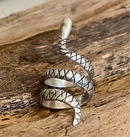 SiLVER SNAKE RING