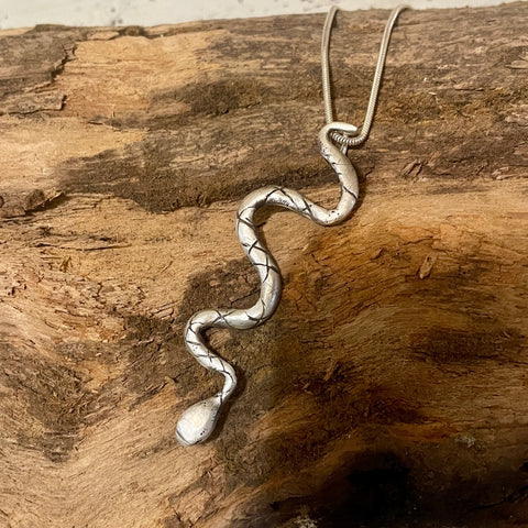 SILVER SNAKE NECKLACE