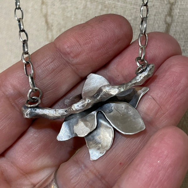 MAGNOLIA SILVER PENDANT