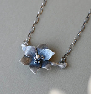 MAGNOLIA SILVER PENDANT