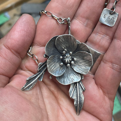 Poppy pendant necklace