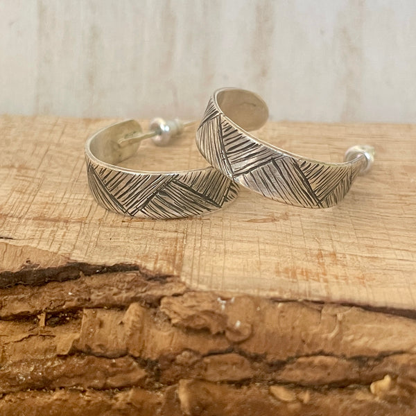 THIN SILVER HOOPS