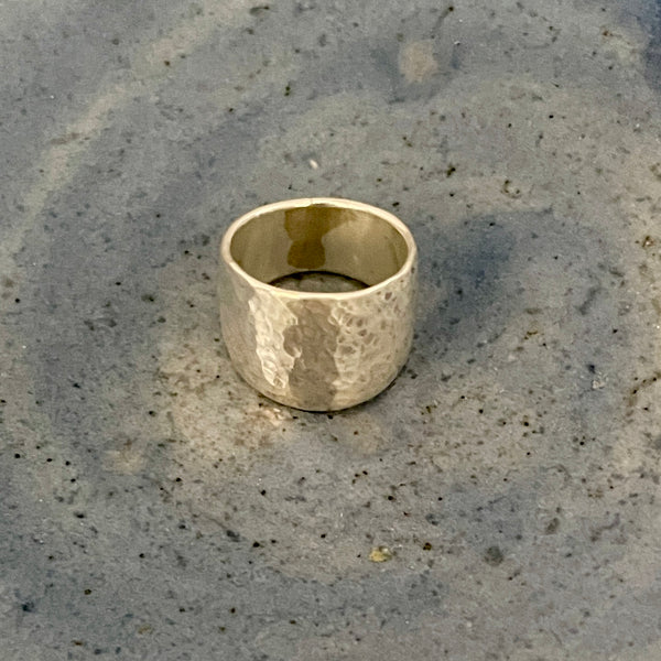 HAMMERED SILVER BAND