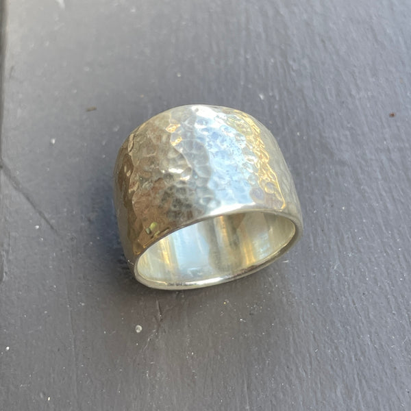 HAMMERED SILVER BAND