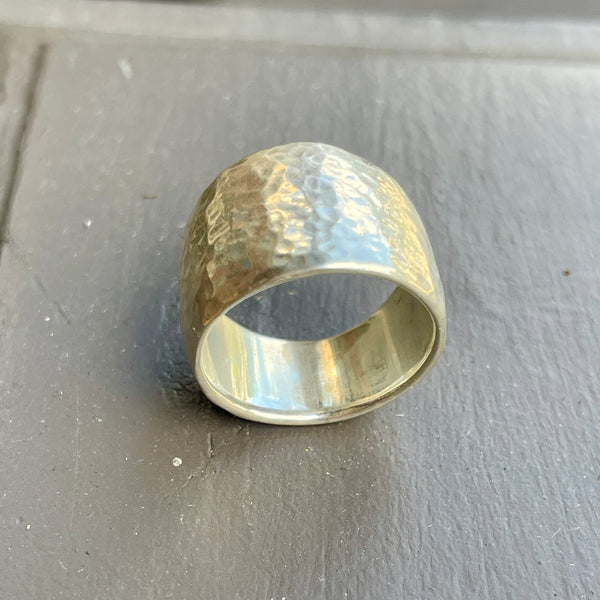 HAMMERED SILVER BAND