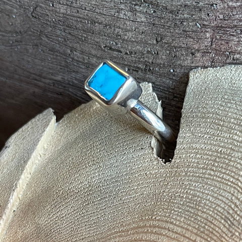 SILVER RINGWITH A SQUARE TURQUOISE